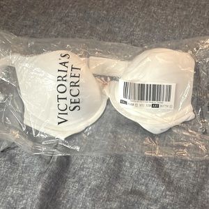 Victoria Secret White Bra NWT!!